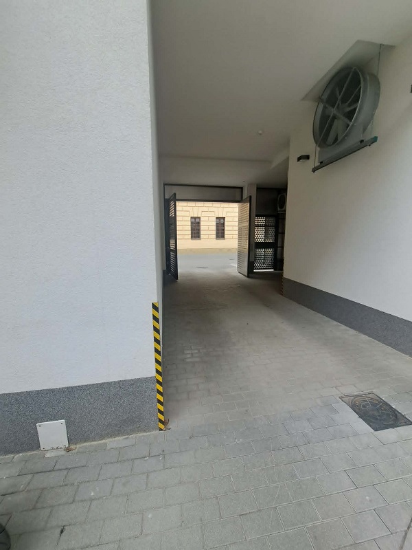 Debrecen Belvárosban üzlet eladó